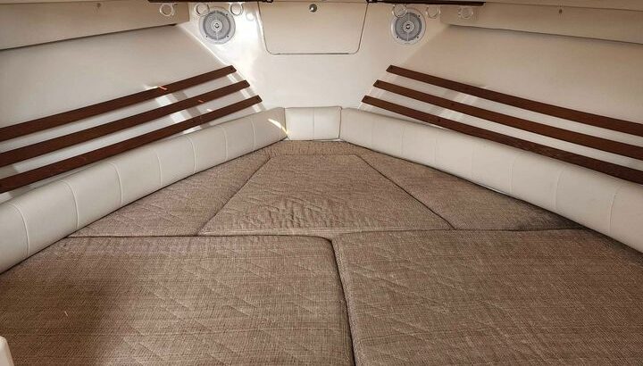 2004 Grady-White 33 express