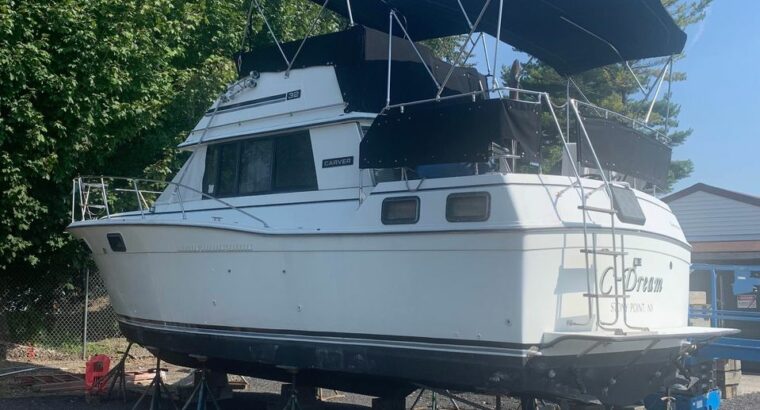 1984 Carver 34 aft cabin
