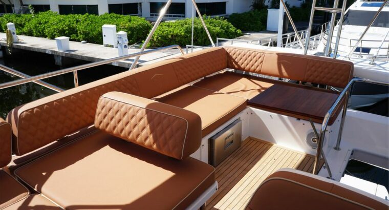 2017 AZIMUT 42’ FLYBRIDGE