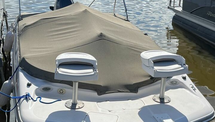 2005 Hurricane Deck boat