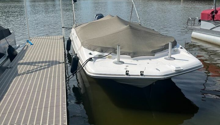 2005 Hurricane Deck boat