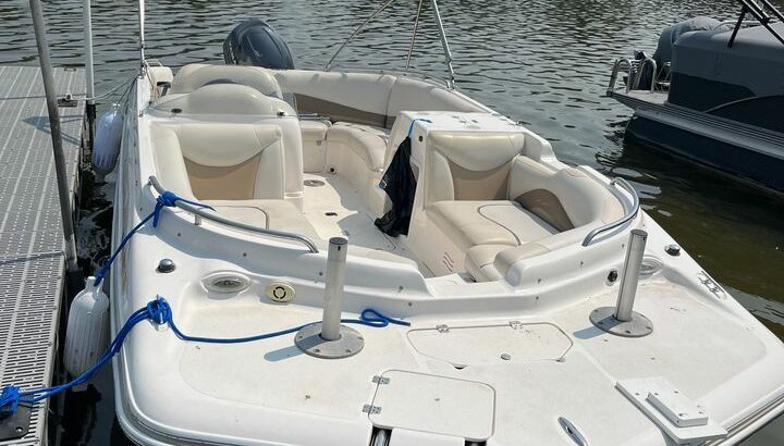 2005 Hurricane Deck boat