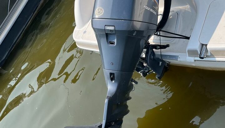 2005 Hurricane Deck boat