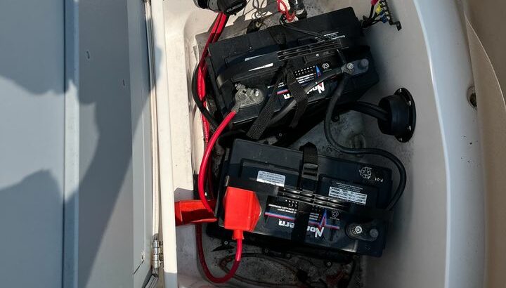 2005 Hurricane Deck boat