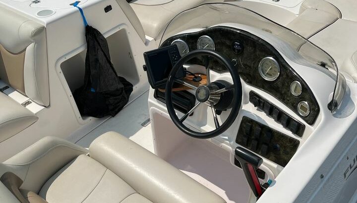 2005 Hurricane Deck boat