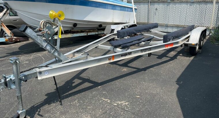 2005 Hurricane Deck boat