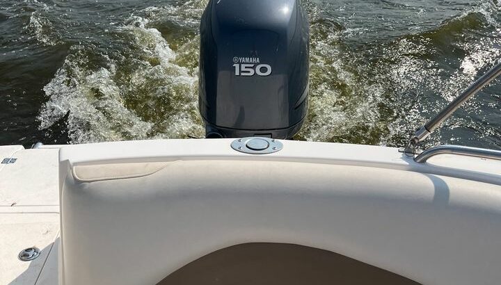 2005 Hurricane Deck boat