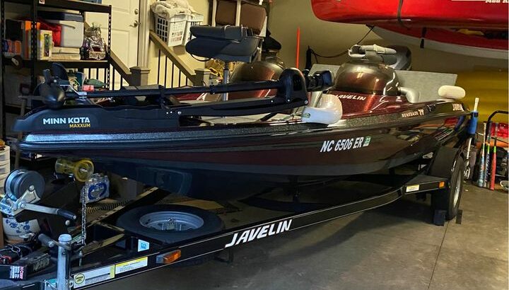 2000 Javelin 19’ renegade dual console