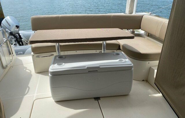 2018 carver 40 command bridge