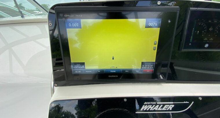 2000 BOSTON WHALER 305 conquest