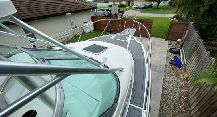 2000 BOSTON WHALER 305 conquest