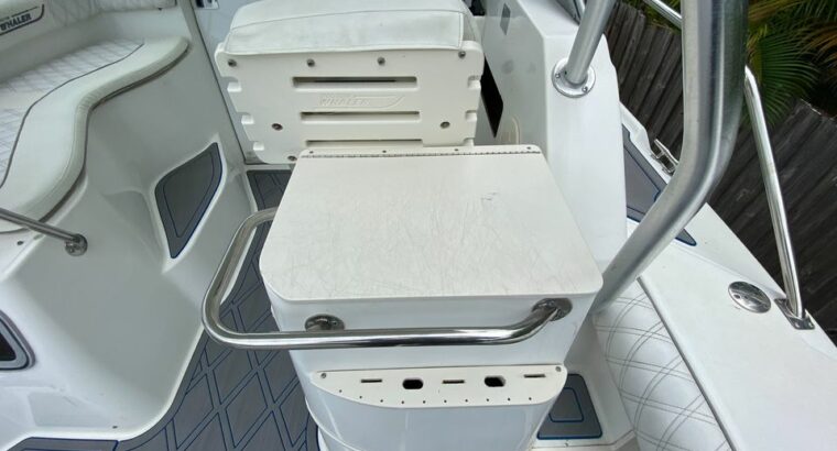 2000 BOSTON WHALER 305 conquest