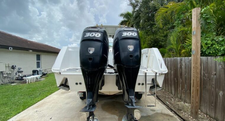 2000 BOSTON WHALER 305 conquest