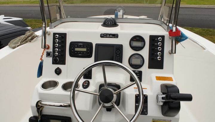 2014 Robalo r180 center console